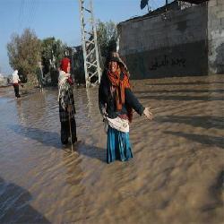 السيول الإسرائيلية تحاصر الفلسطينيين في المغراقة وجحر الديك