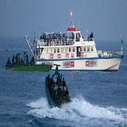 مركز حماية يستنكر منع قارب التضامن 