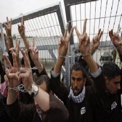 مركز حماية يدين تواصل سياسة التنكيل التي تنتهجها سلطات الاحتلال الإسرائيلي بحق الأسرى والمعتقلين