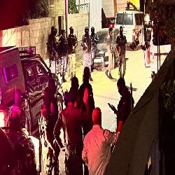 مركز حماية يستنكر اعتداء الأجهزة الأمنية على منزل وذوي المعتقل مصعب اشتيه